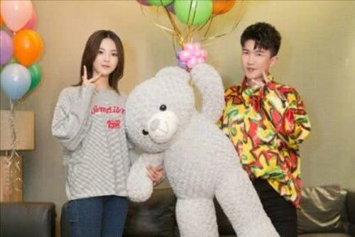 娱乐吃瓜背景图图文版大全